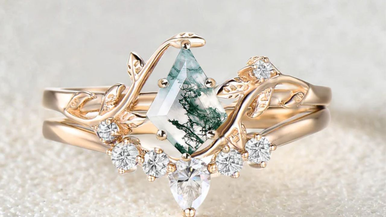 Embracing Nature: The Exquisite Beauty of Moss Agate Leafy Kite Cut Engagement Rings